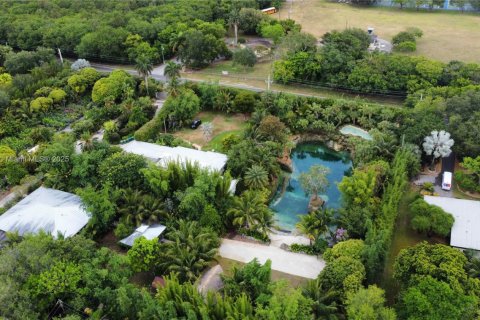 Casa en venta en Homestead, Florida, 6 dormitorios, 442.96 m2 № 1748834 - foto 10