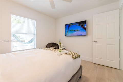 House in Cape Coral, Florida 4 bedrooms № 1700650 - photo 14