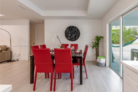 House in Cape Coral, Florida 4 bedrooms № 1700650 - photo 9