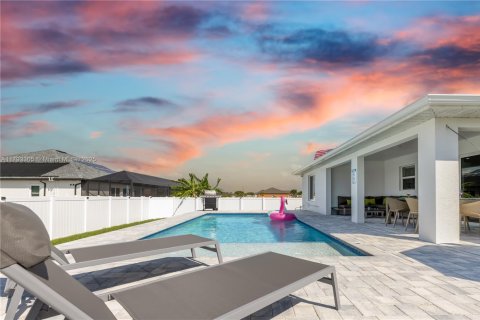 House in Cape Coral, Florida 4 bedrooms № 1700650 - photo 23