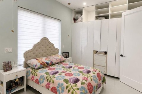 House in Clewiston, Florida 4 bedrooms, 231.23 sq.m. № 2082943 - photo 22