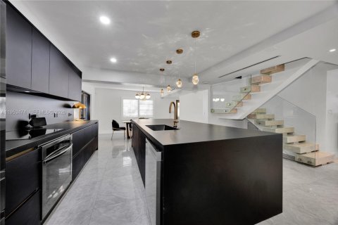 Casa en alquiler en Coral Gables, Florida, 5 dormitorios, 259.75 m2 № 2008023 - foto 12