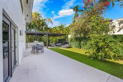 Casa en alquiler en Coral Gables, Florida, 5 dormitorios, 259.75 m2 № 2008023 - foto 27
