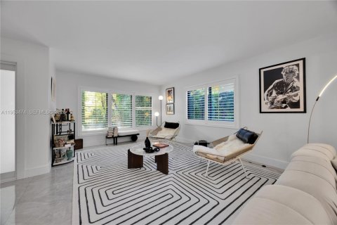 Casa en alquiler en Coral Gables, Florida, 5 dormitorios, 259.75 m2 № 2008023 - foto 6