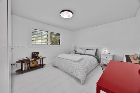 Casa en alquiler en Coral Gables, Florida, 5 dormitorios, 259.75 m2 № 2008023 - foto 24