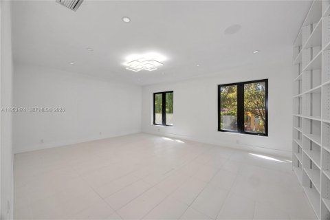 Casa en alquiler en Coral Gables, Florida, 5 dormitorios, 259.75 m2 № 2008023 - foto 20