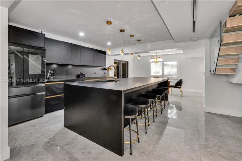 Casa en alquiler en Coral Gables, Florida, 5 dormitorios, 259.75 m2 № 2008023 - foto 11