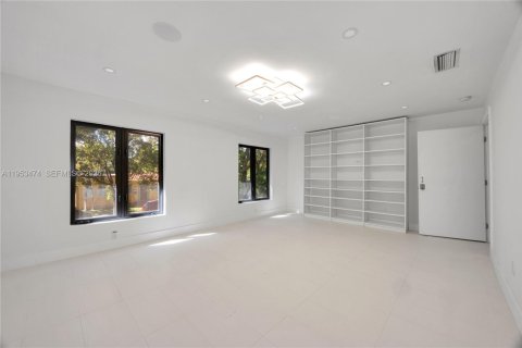 Casa en alquiler en Coral Gables, Florida, 5 dormitorios, 259.75 m2 № 2008023 - foto 21