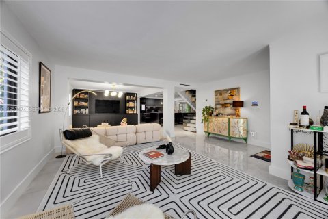 Casa en alquiler en Coral Gables, Florida, 5 dormitorios, 259.75 m2 № 2008023 - foto 8