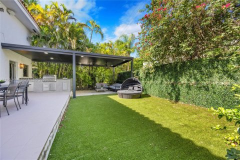 Casa en alquiler en Coral Gables, Florida, 5 dormitorios, 259.75 m2 № 2008023 - foto 28