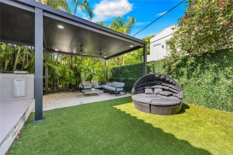 Casa en alquiler en Coral Gables, Florida, 5 dormitorios, 259.75 m2 № 2008023 - foto 30