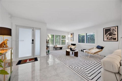 Casa en alquiler en Coral Gables, Florida, 5 dormitorios, 259.75 m2 № 2008023 - foto 4