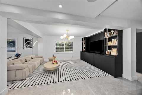 Casa en alquiler en Coral Gables, Florida, 5 dormitorios, 259.75 m2 № 2008023 - foto 9