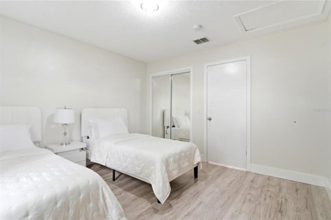 House in Kissimmee, Florida 3 bedrooms, 148.46 sq.m. № 2232077 - photo 19
