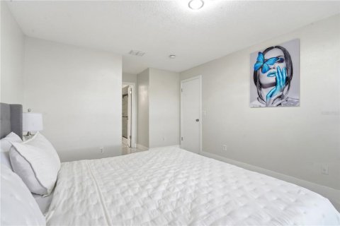 House in Kissimmee, Florida 3 bedrooms, 148.46 sq.m. № 2232077 - photo 12