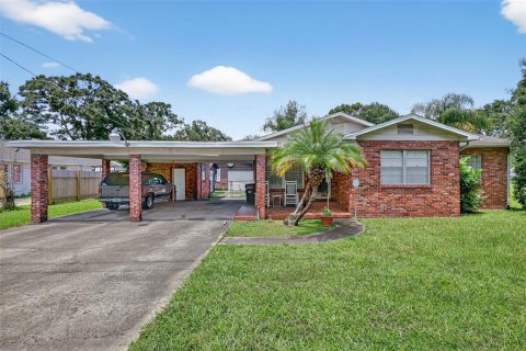 House in Tampa, Florida 3 bedrooms, 136.75 sq.m. № 1871006 - photo 1