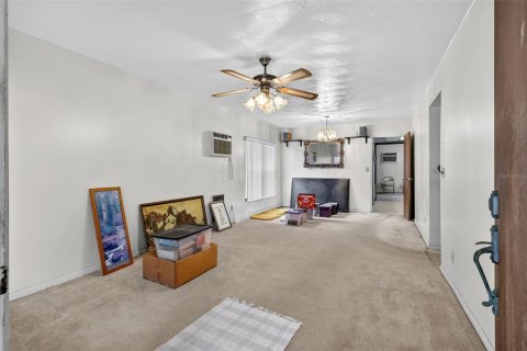 House in Tampa, Florida 3 bedrooms, 136.75 sq.m. № 1871006 - photo 5