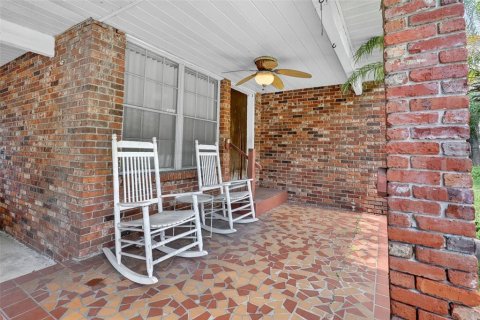 House in Tampa, Florida 3 bedrooms, 136.75 sq.m. № 1871006 - photo 4