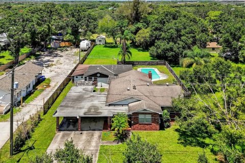 House in Tampa, Florida 3 bedrooms, 136.75 sq.m. № 1871006 - photo 2