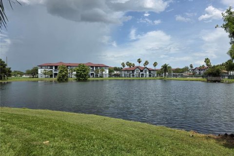 Condo in Orlando, Florida, 3 bedrooms  № 1783141 - photo 2