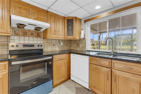 House in Cooper City, Florida 3 bedrooms, 178.65 sq.m. № 2043288 - photo 9