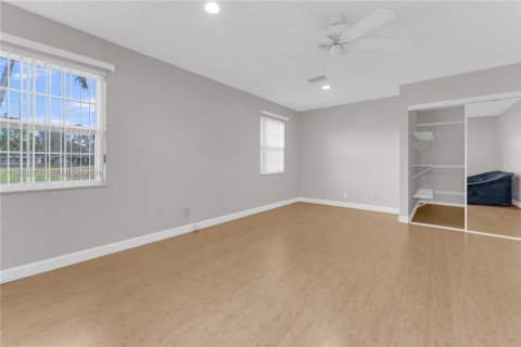 House in Cooper City, Florida 3 bedrooms, 178.65 sq.m. № 2043288 - photo 23