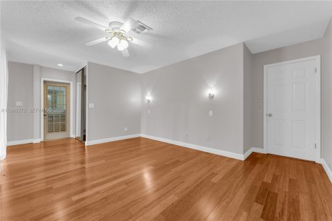 House in Cooper City, Florida 3 bedrooms, 178.65 sq.m. № 2043288 - photo 10