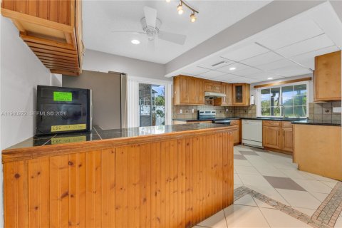 House in Cooper City, Florida 3 bedrooms, 178.65 sq.m. № 2043288 - photo 6