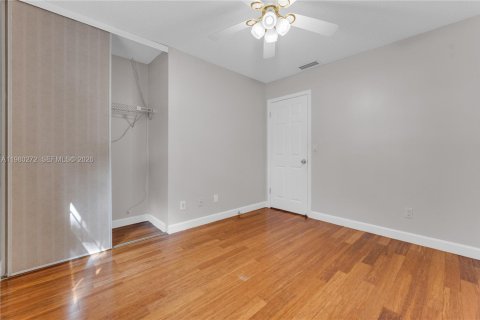 House in Cooper City, Florida 3 bedrooms, 178.65 sq.m. № 2043288 - photo 18