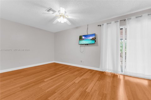 House in Cooper City, Florida 3 bedrooms, 178.65 sq.m. № 2043288 - photo 12