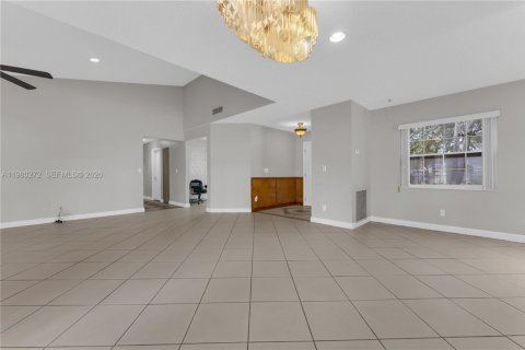 House in Cooper City, Florida 3 bedrooms, 178.65 sq.m. № 2043288 - photo 28