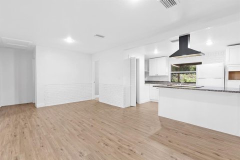 Casa en venta en Thonotosassa, Florida, 3 dormitorios, 142.05 m2 № 2197474 - foto 5