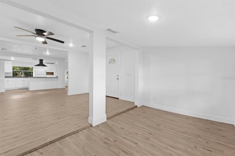 Casa en venta en Thonotosassa, Florida, 3 dormitorios, 142.05 m2 № 2197474 - foto 11