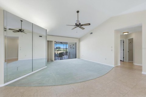 House in Placida, Florida 2 bedrooms, 188.87 sq.m. № 2396195 - photo 3