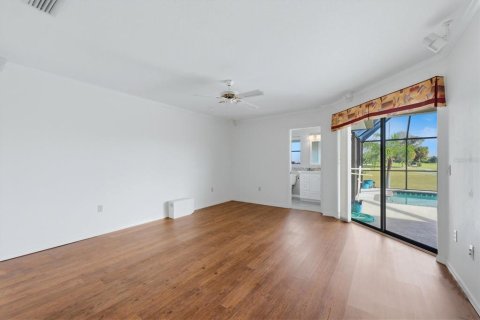House in Placida, Florida 2 bedrooms, 188.87 sq.m. № 2396195 - photo 5