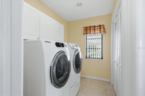House in Placida, Florida 2 bedrooms, 188.87 sq.m. № 2396195 - photo 12