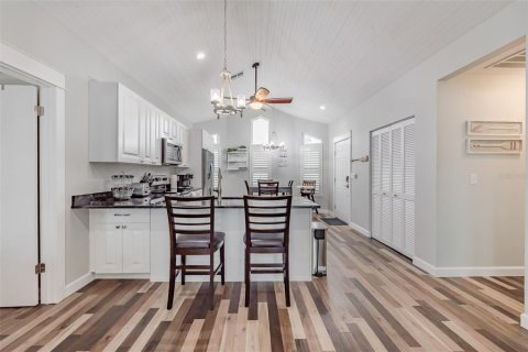 Villa ou maison à louer à Hernando Beach, Floride: 2 chambres, 102.38 m2 № 1629182 - photo 16