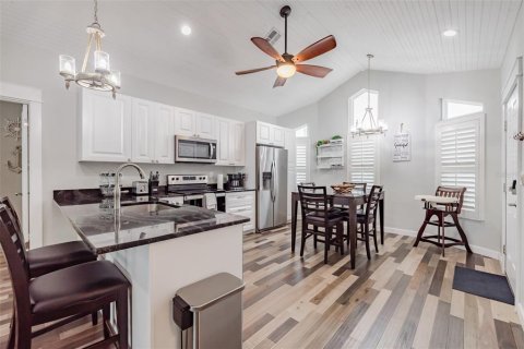 Villa ou maison à louer à Hernando Beach, Floride: 2 chambres, 102.38 m2 № 1629182 - photo 17