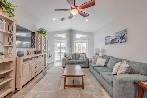 House in Hernando Beach, Florida 2 bedrooms, 102.38 sq.m. № 1629182 - photo 19