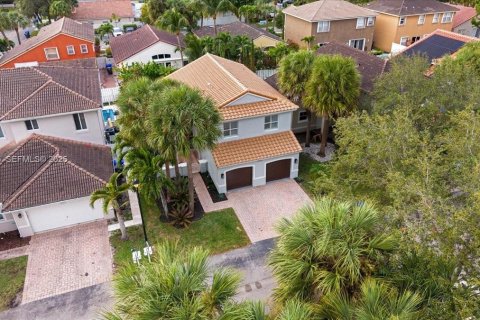 Casa en alquiler en Hollywood, Florida, 4 dormitorios, 199.74 m2 № 1991904 - foto 3
