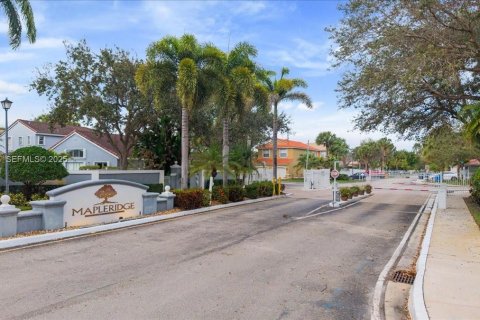 Casa en alquiler en Hollywood, Florida, 4 dormitorios, 199.74 m2 № 1991904 - foto 2