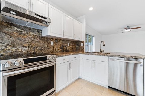 Casa en alquiler en Hollywood, Florida, 4 dormitorios, 199.74 m2 № 1991904 - foto 12