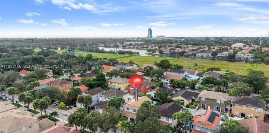 Casa en Hollywood, Florida 4 dormitorios, 199.74 m2 № 1991904