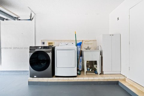 Casa en alquiler en Hollywood, Florida, 4 dormitorios, 199.74 m2 № 1991904 - foto 8