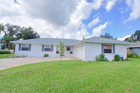 House in Titusville, Florida 4 bedrooms, 183.48 sq.m. № 1353419 - photo 26