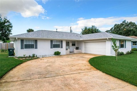 House in Titusville, Florida 4 bedrooms, 183.48 sq.m. № 1353419 - photo 28