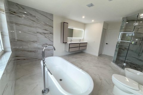 Villa ou maison à louer à Miami, Floride: 4 chambres, 268.02 m2 № 1976878 - photo 23