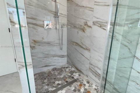 Villa ou maison à louer à Miami, Floride: 4 chambres, 268.02 m2 № 1976878 - photo 25