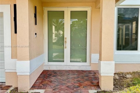 Villa ou maison à louer à Miami, Floride: 4 chambres, 268.02 m2 № 1976878 - photo 2