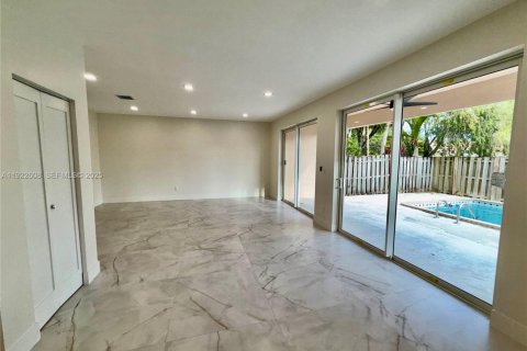 Villa ou maison à louer à Miami, Floride: 4 chambres, 268.02 m2 № 1976878 - photo 7